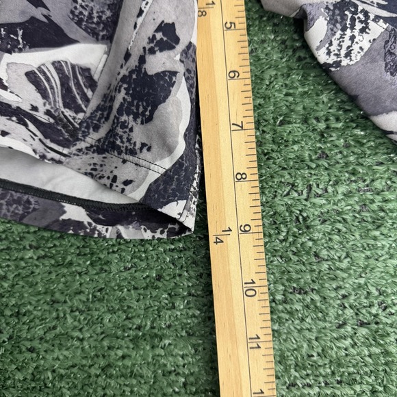 Lululemon Shorts Mens Small Gray Black Floral Print Lightweight Athletic - Picture 5 of 6